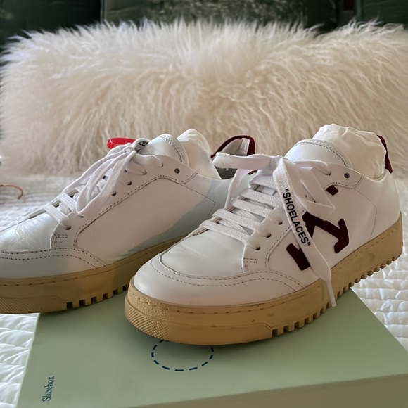 Off White Arrow 2.0 Sneakers in White Leather and Burgundy Suede - Picture 5 of 5
